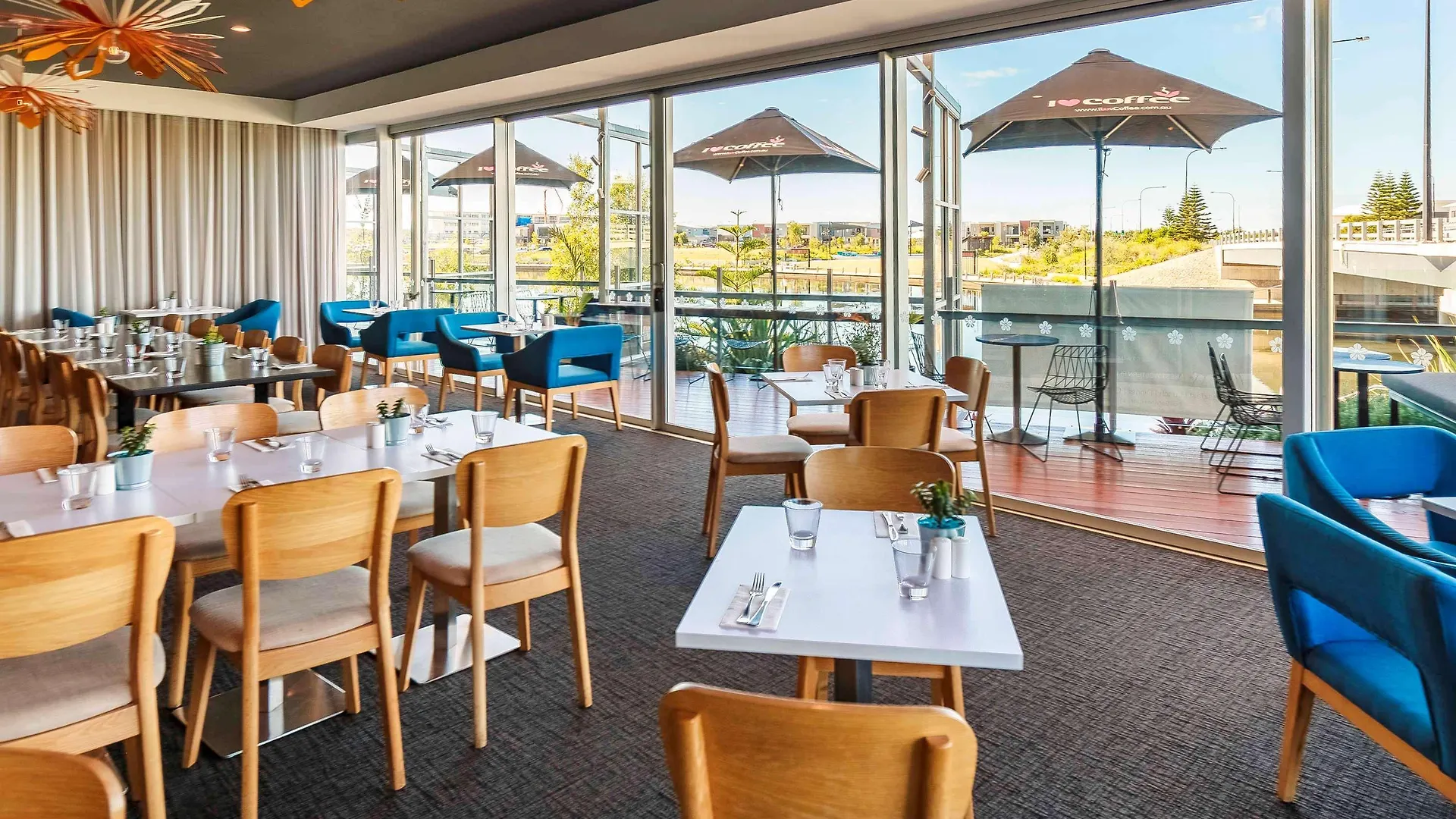 Mercure Sunshine Coast Кавана-Уотерс Отель