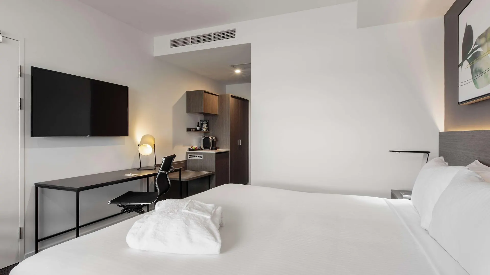 Mercure Sunshine Coast Kawana Waters Hotel
