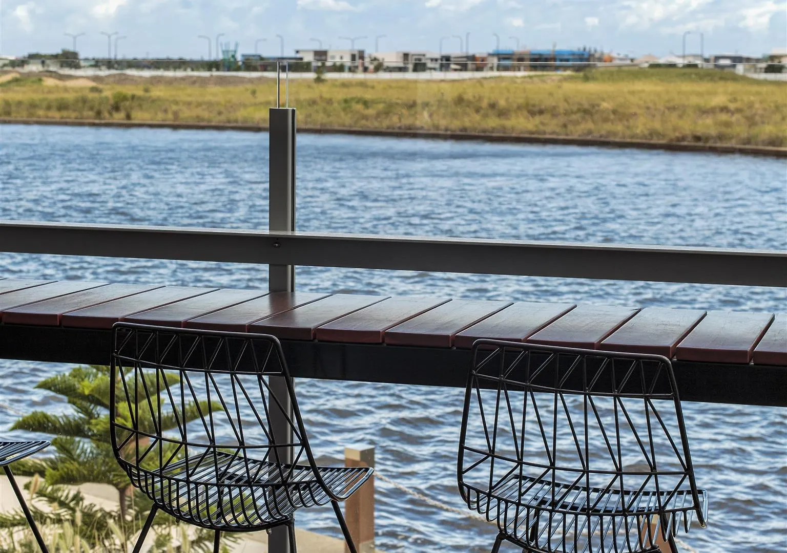 Mercure Sunshine Coast Kawana Waters 4*,